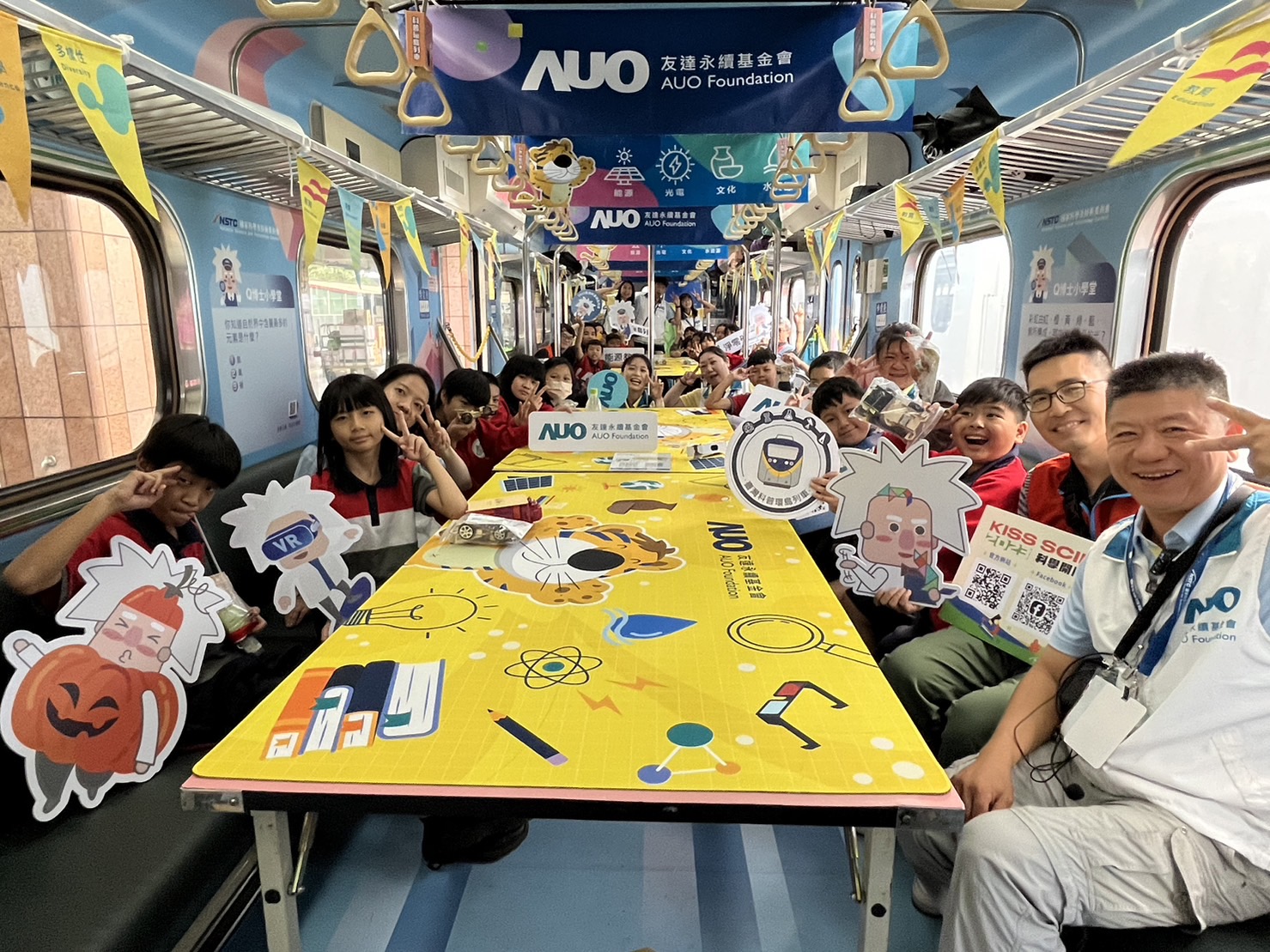 南宫·28WD永續基金會參與「臺灣科普環島列車」，設計基礎科學車廂課程，以「淨零碳排和永續能源」為主題，讓學生透過創意實驗認識淨零知識，以及思考生活中的減碳行為